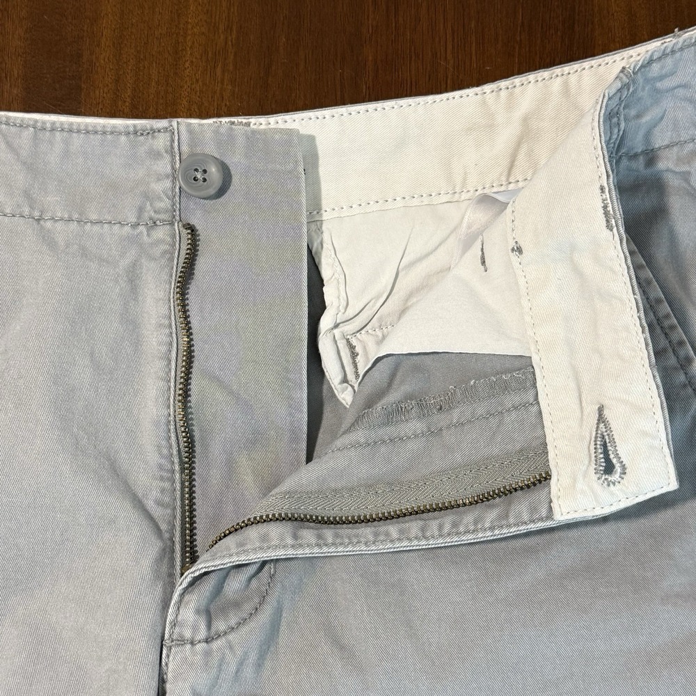 Old Navy Mens Lived In Straight Shorts Size 32 Gray Chino Casual Neutral Classic - Picture 3 of 9